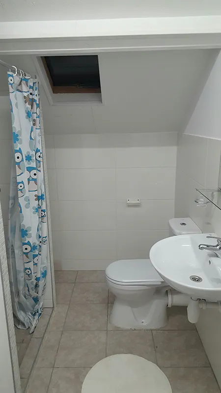 Bain combiné - Soufflez, lavabo et toilettes dans une pièce