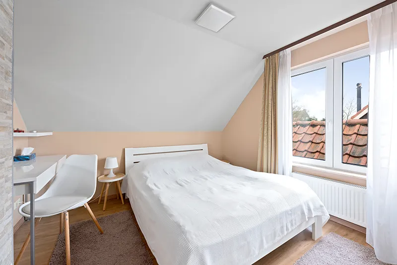 La chambre d'une adolescente - Réparation pratique de la chambre d'un adolescent et d'autres locaux