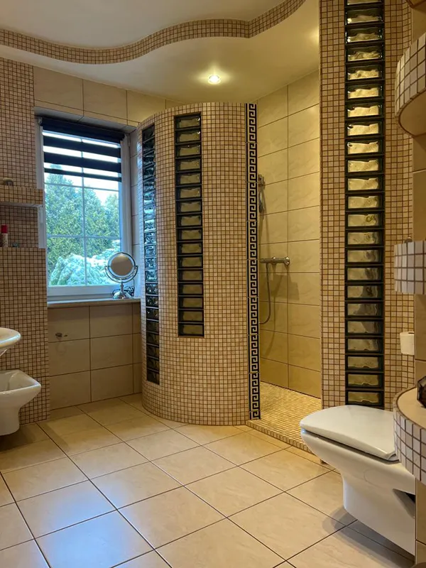 Salle de bain avec douche - Construction d’une salle de bain avec douche, mosaïque, carrelage